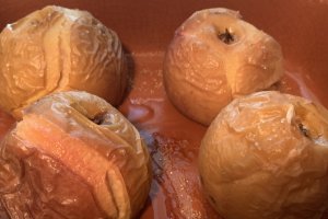 Orez cu lapte, piure de mar, granola si fructe de padure