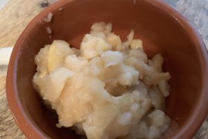 Orez cu lapte, piure de mar, granola si fructe de padure