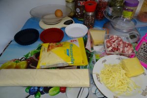 Mini tarte cu piept de porc