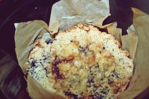 Desert crumble cu prune si afine la slow cooker Crock Pot