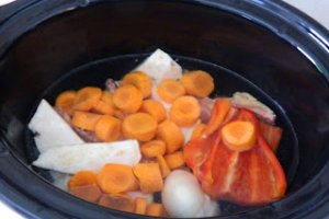 Supa de pui cu taitei la slow cooker Crock Pot