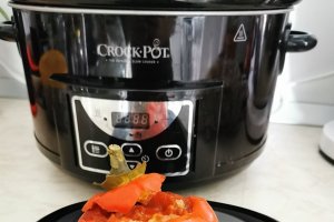 Ardei umpluti la slow cooker Crock Pot