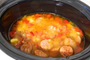 Ciorba de cartofi cu carnat afumat la slow cooker Crock Pot
