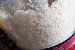 Blat de pizza din conopida si mozzarella (fara gluten, low carb)
