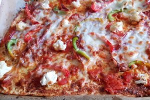 Blat de pizza din conopida si mozzarella (fara gluten, low carb)