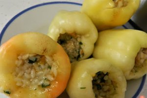 Ardei umpluti cu orez, in sos de rosii la slow cooker Crock Pot