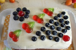 Desert tort cu crema de mascarpone cu frisca si afine