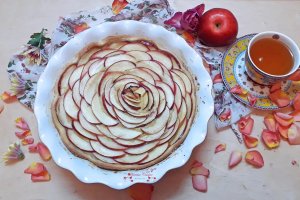 Desert tarta trandafir cu mere