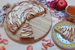 Desert tarta trandafir cu mere