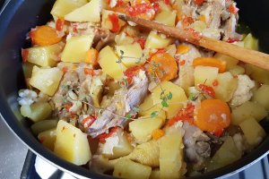 Carne de pui cu legume la slow cooker Crock Pot