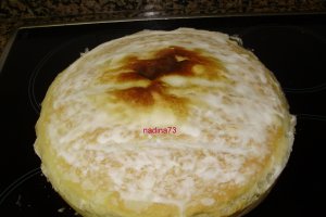 Paine alba glazurata in vasul roman