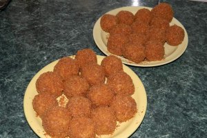 Desert galuste cu prune in crusta de biscuiti
