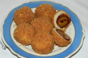 Desert galuste cu prune in crusta de biscuiti