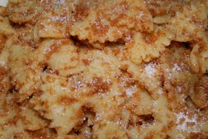 Farfalle cu biscuiti