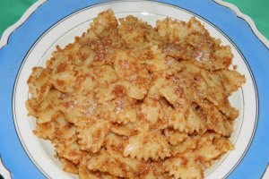 Farfalle cu biscuiti