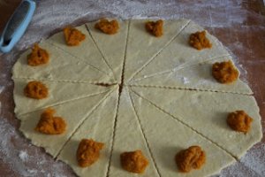 Desert cornulete cu umplutura de dovleac copt