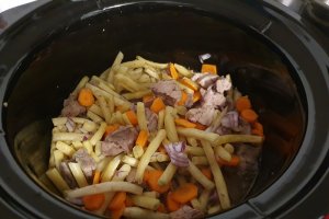 Fasole pastai cu carne de porc la slow cooker Crock Pot