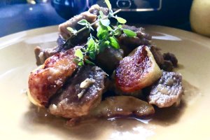 Berbecut cu gutui in stil grecesc gatit la slow cooker Crock Pot