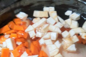 Pulpe de gaina cu kapia gatite la slow cooker Crock Pot