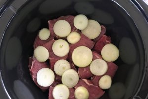 Antricot de vita ca la Kremlin, gatit la slow cooker Crock Pot