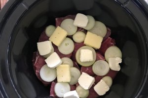 Antricot de vita ca la Kremlin, gatit la slow cooker Crock Pot