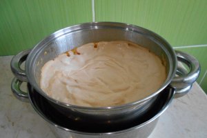 Desert crema de zahar caramelizat, cu albusuri