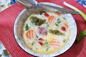 Ciorba cu broccoli, costita afumata si linte la slow cooker Crock Pot