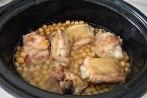 Mancare de naut cu pui la slow cooker Crock Pot