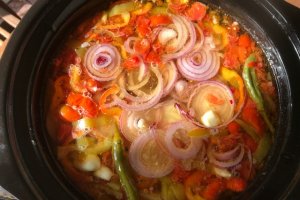 Shurpa – supa uzbeka de berbecut pregatita la slow cooker Crock Pot