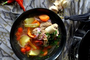 Shurpa – supa uzbeka de berbecut pregatita la slow cooker Crock Pot