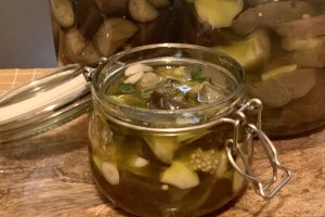 Vinete la borcan, cu usturoi si ierburi aromatice in ulei 