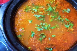 Ciorba de fasole boabe cu ciolan de porc si leustean la slow cooker Crock Pot