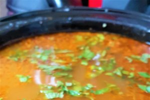 Ciorba de fasole boabe cu ciolan de porc si leustean la slow cooker Crock Pot