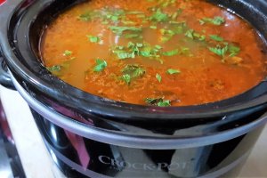 Ciorba de fasole boabe cu ciolan de porc si leustean la slow cooker Crock Pot