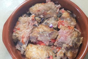 Costite de mangalita cu bere la slow cooker Crock Pot