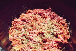 Spaghete integrale cu carne tocata de vita si must la slow cooker Crock Pot