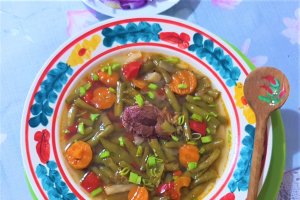 Ciorba de fasole verde cu afumatura la slow Crock Pot