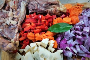 Ciorba de fasole verde cu afumatura la slow Crock Pot
