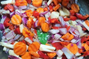 Ciorba de fasole verde cu afumatura la slow Crock Pot