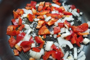 Papricas cu piept de pui si galbiori la slow cooker Crock Pot