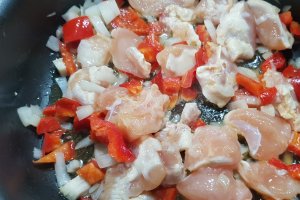 Papricas cu piept de pui si galbiori la slow cooker Crock Pot