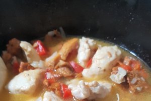 Papricas cu piept de pui si galbiori la slow cooker Crock Pot