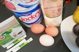 Desert prajitura cu branza, pere si smochine (fara gluten)