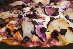 Desert prajitura cu branza, pere si smochine (fara gluten)