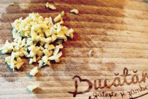 Pulpe de pui umplute cu pasta de ciuperci la slow cooker Crock Pot