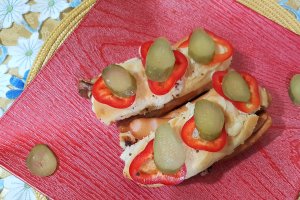 Sandwici cald cu cremvusti si Provaleta la slow cooker Crock Pot