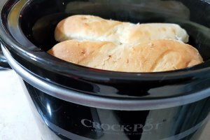 Sandwici cald cu cremvusti si Provaleta la slow cooker Crock Pot