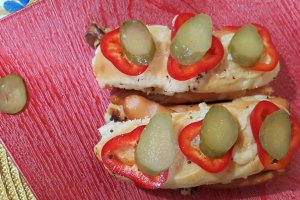 Sandwici cald cu cremvusti si Provaleta la slow cooker Crock Pot