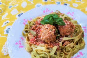 Chiftelute in sos de rosii cu tagliatelle la slow cooker Crock Pot