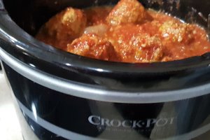 Chiftelute in sos de rosii cu tagliatelle la slow cooker Crock Pot